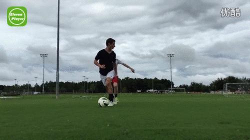 足球背身跨步摆脱,足球背身摆脱技巧教案