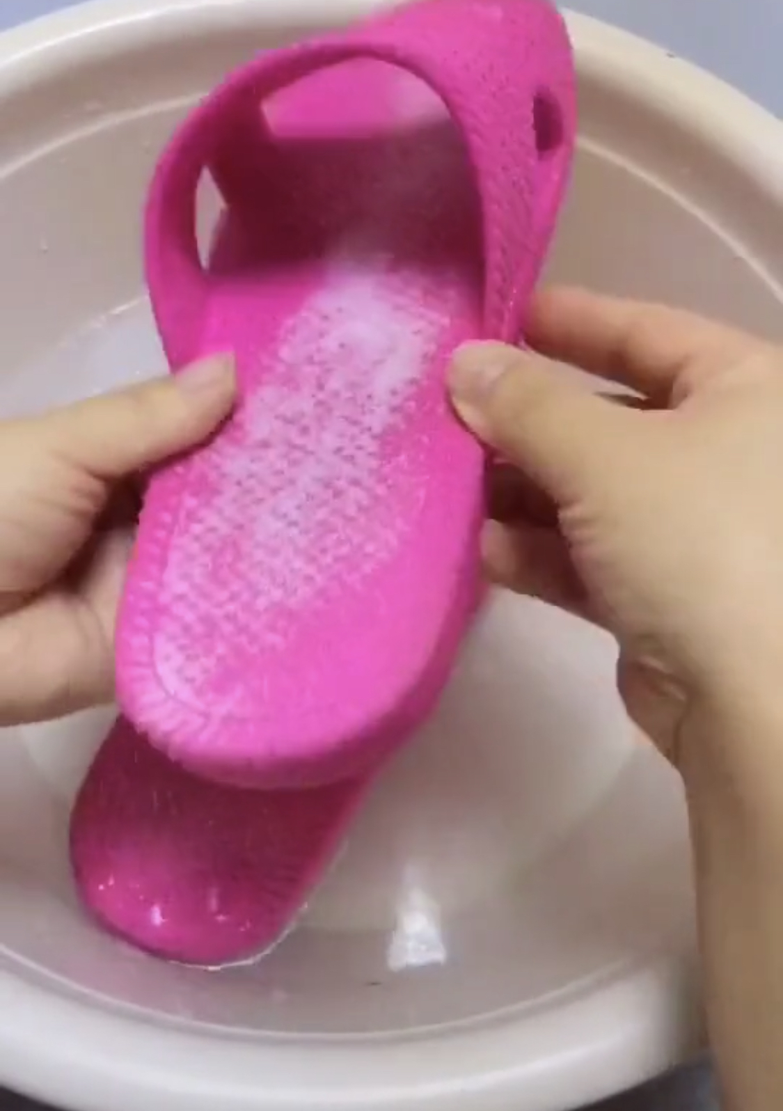 怎么可以让脏拖鞋变成新鞋子,拖鞋鞋垢怎么去除