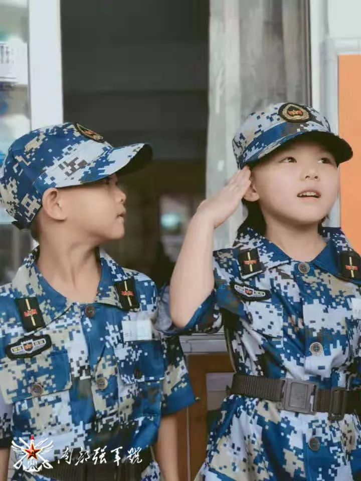 军嫂眼中的他是啥样子,一名军嫂眼中的军娃