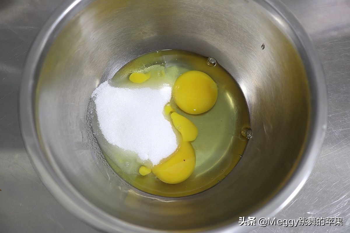 用10个鸡蛋做蛋糕不需要烤箱,如何用2个鸡蛋做蛋糕不需要牛奶