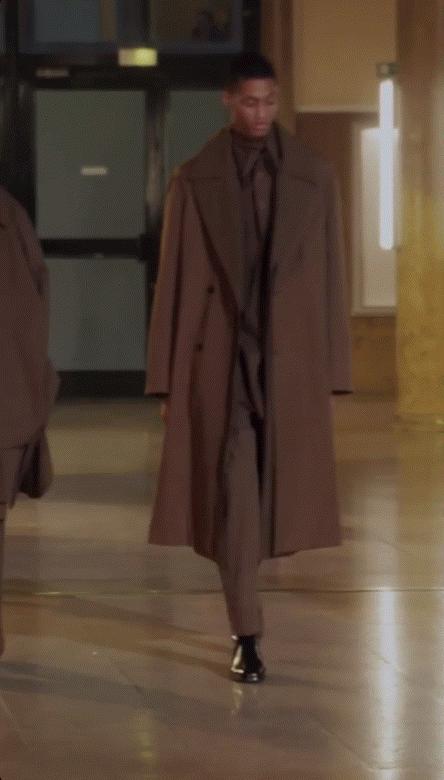 2020秋冬巴黎时装周givenchy秀场 (jacquemus 2020巴黎时装周秀场)