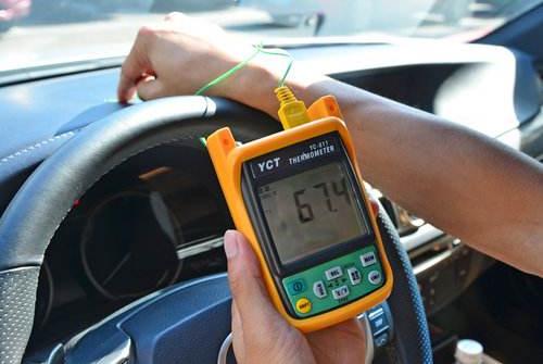 车漆表面的麻点是什么造成的,车漆麻点生锈