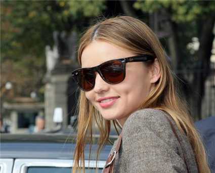 圆脸型适合戴哪种型的太阳镜女,太阳镜适合什么脸型