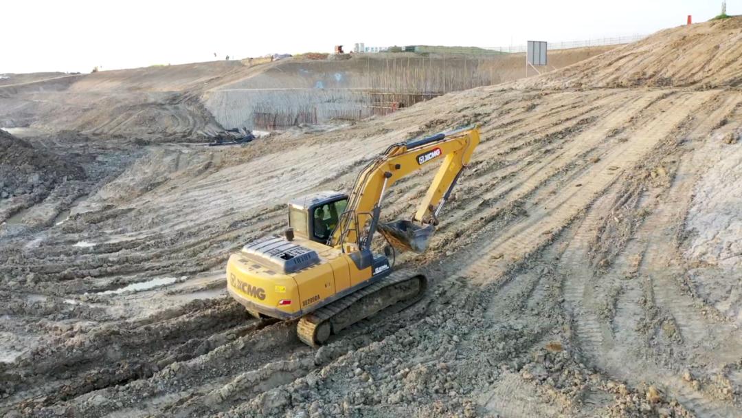 徐工xe205价格,徐工xe205da和215da的区别