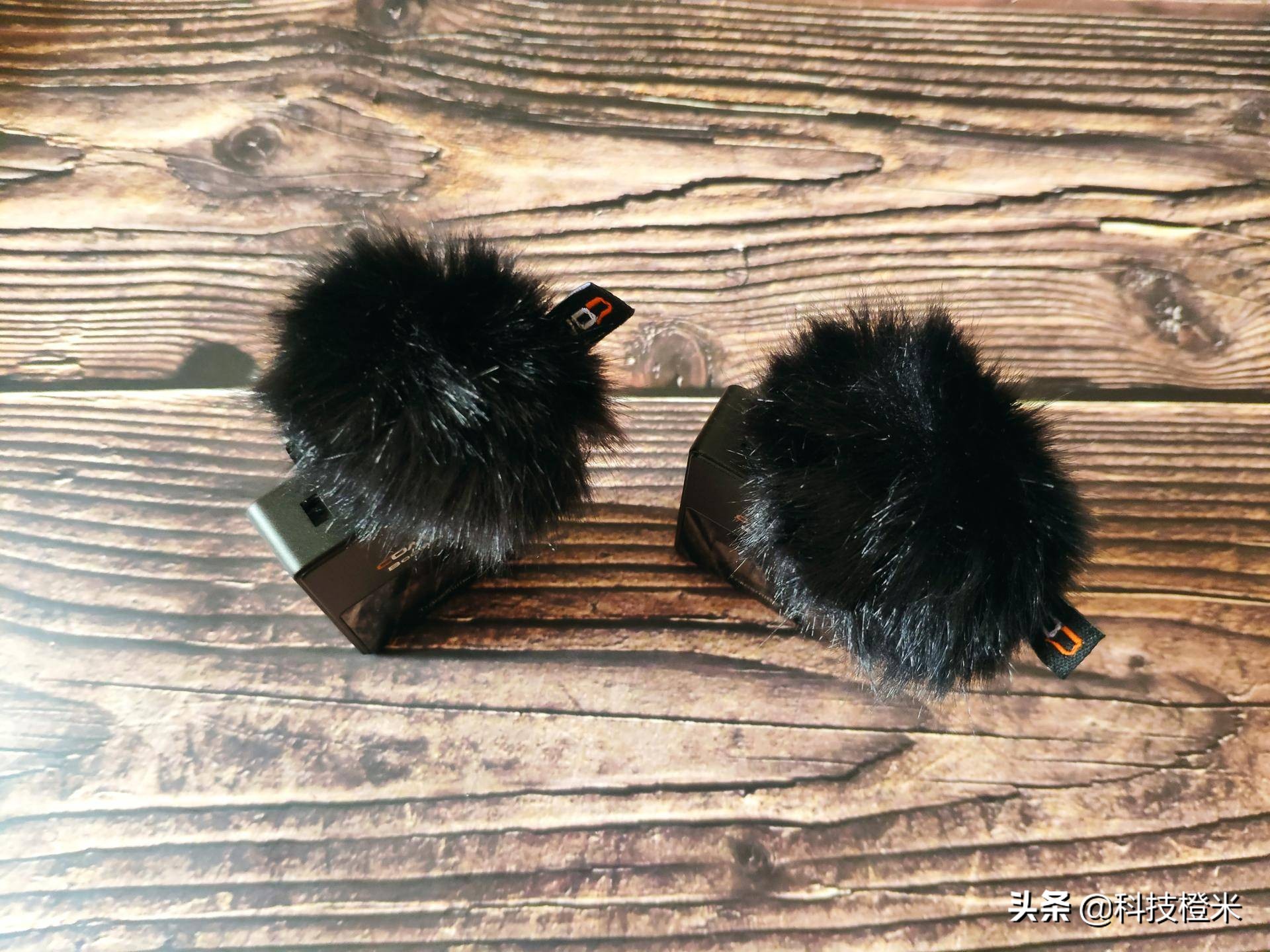 科唛comicawm300无线麦克风一拖二,科唛无线麦克风教程