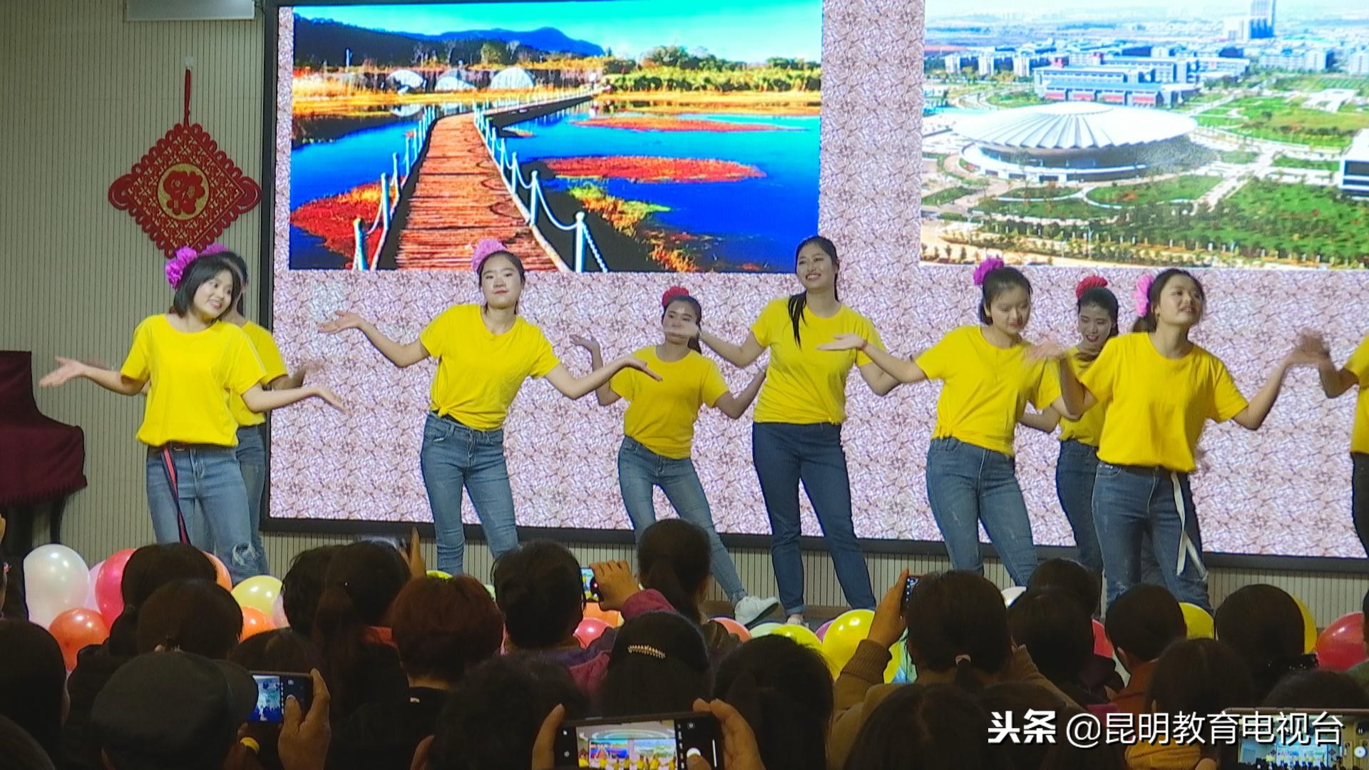 不忘初心砥砺前行大型活动献礼,不忘立德树人初心幼儿大型活动