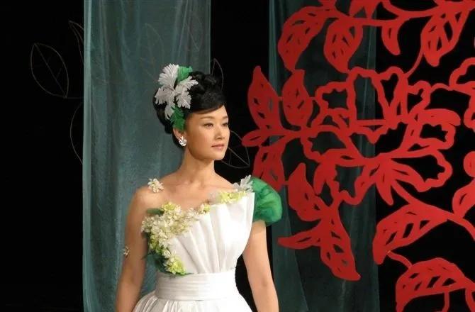 还记得唱《辣妹子》的*祖英宋**吗，她如今过得怎么样？