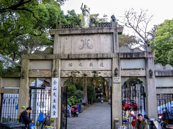 上海西佘山探看天主教堂，这里景色优美，夏季凉爽舒适