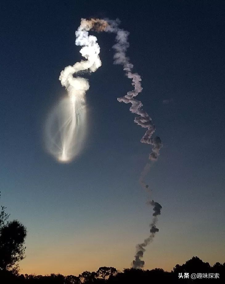 美国夜空出现一个大气泡,气泡中间有环状,看似有物体在俯冲