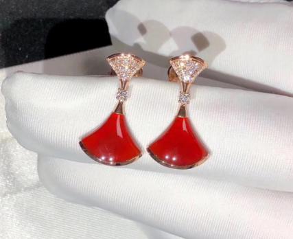 脸型才能决定你戴什么“耳饰”，迪奥小巧精致，香奈儿才经典！