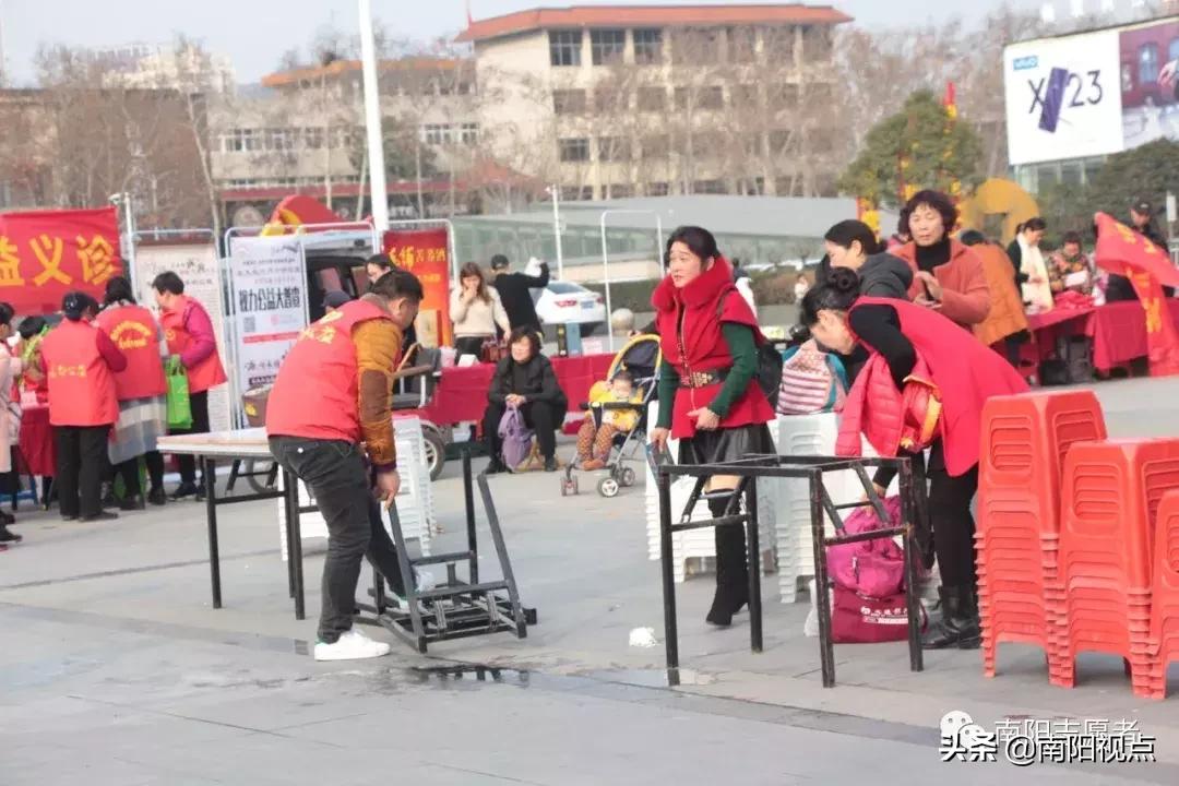 南阳市举办纪念毛*东泽**“向雷锋同志学习”题词发表56年公益活动