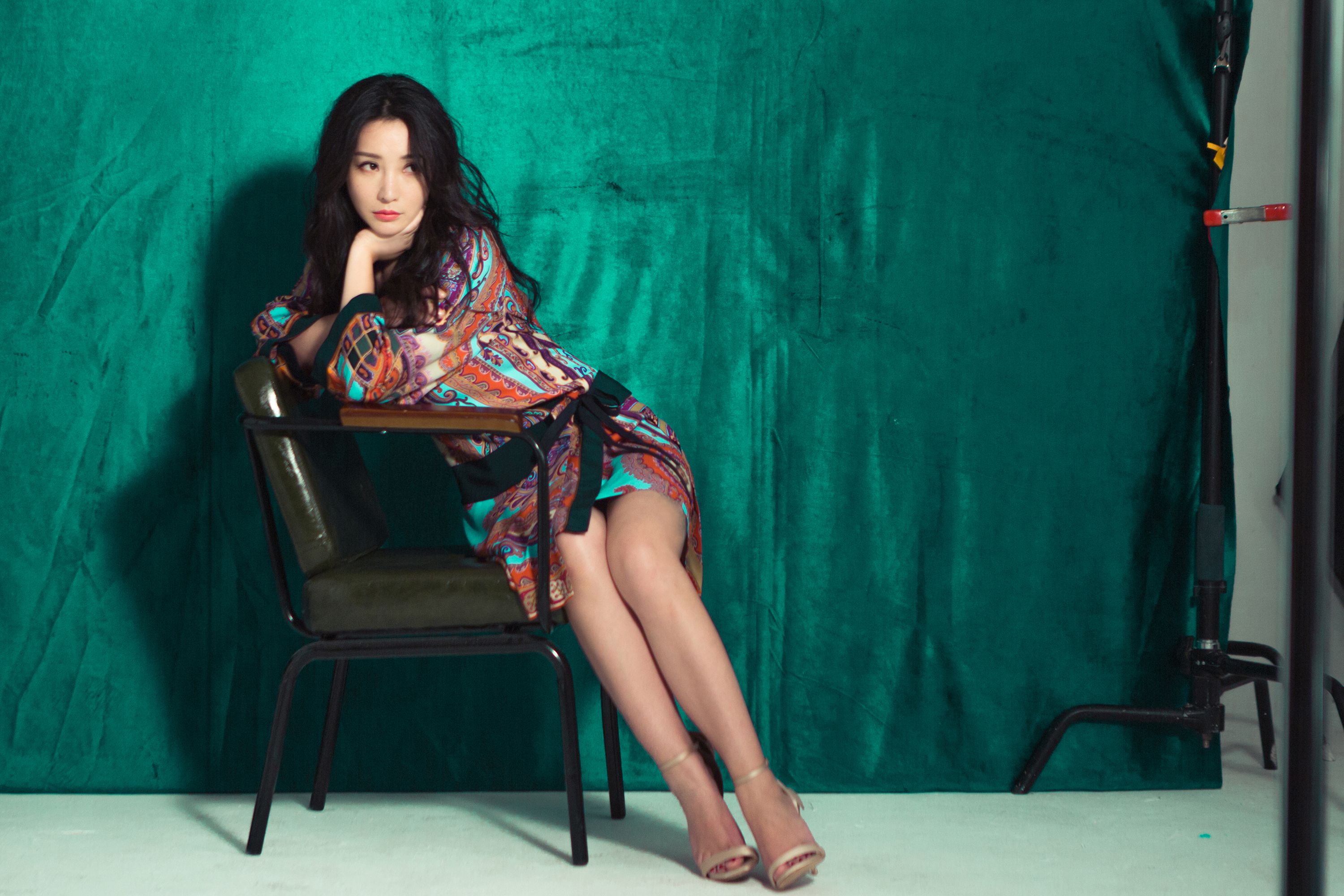 柳岩委屈事件,柳岩哭着家里多困难