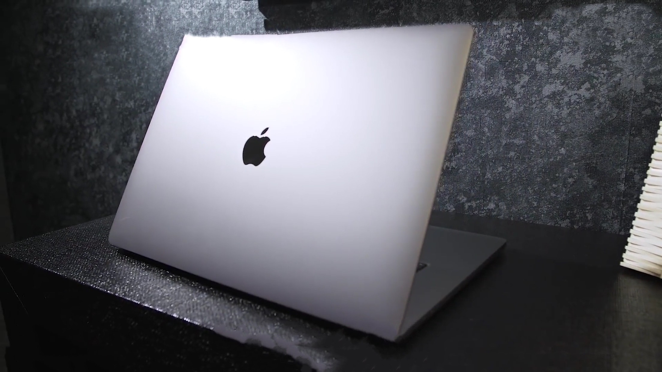 macbookpro13寸m1评测,macbookpro19和20区别