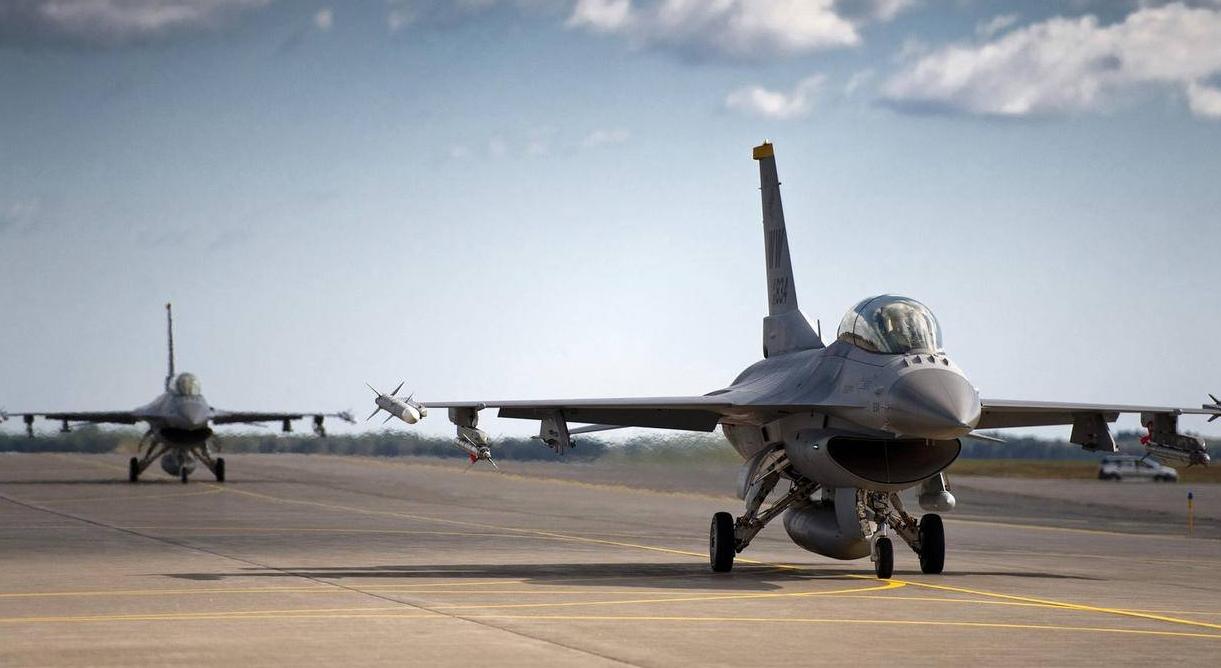 美国拒绝向乌克兰提供f-16,美国外销f16战机