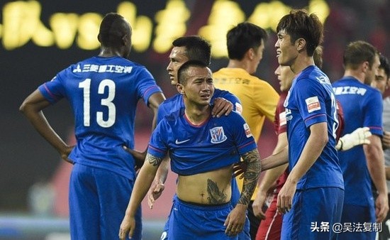 拉莫斯对梅西犯规集锦,拉莫斯两张黄牌