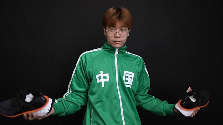 安踏和鸿星尔克跑鞋哪个穿上舒服,安踏跑鞋和鸿星尔克哪个好