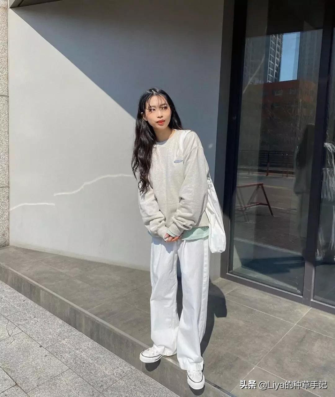 衬衣九分裤今春王炸cp巨洋气,卫衣小白鞋今秋王炸组合超洋气