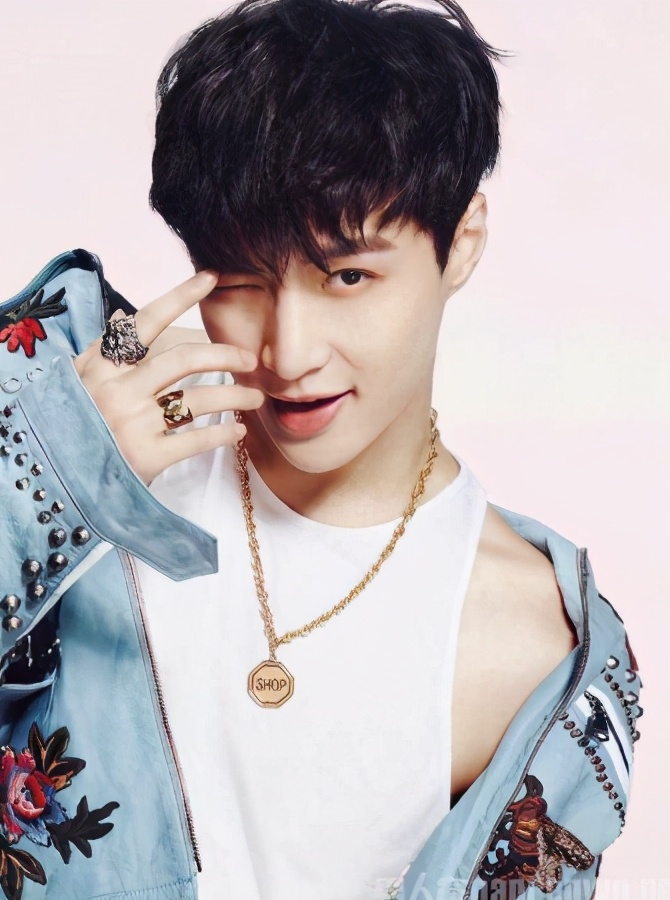 张艺兴论代言人的自我修养,张艺兴红血顶奢valentino代言人