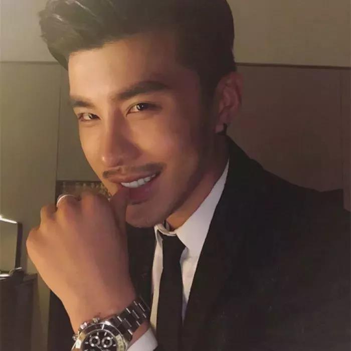 超丧成熟稳重的头像男,丧到极致的男生头像真人