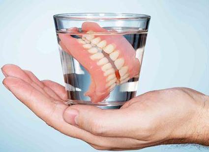 戴活动假牙的注意事项及常见问题,老人假牙最怕什么