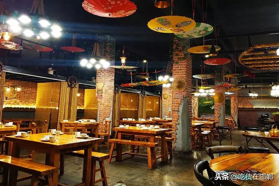 工业风和现代风设计餐饮,工业风和复古融合的餐厅