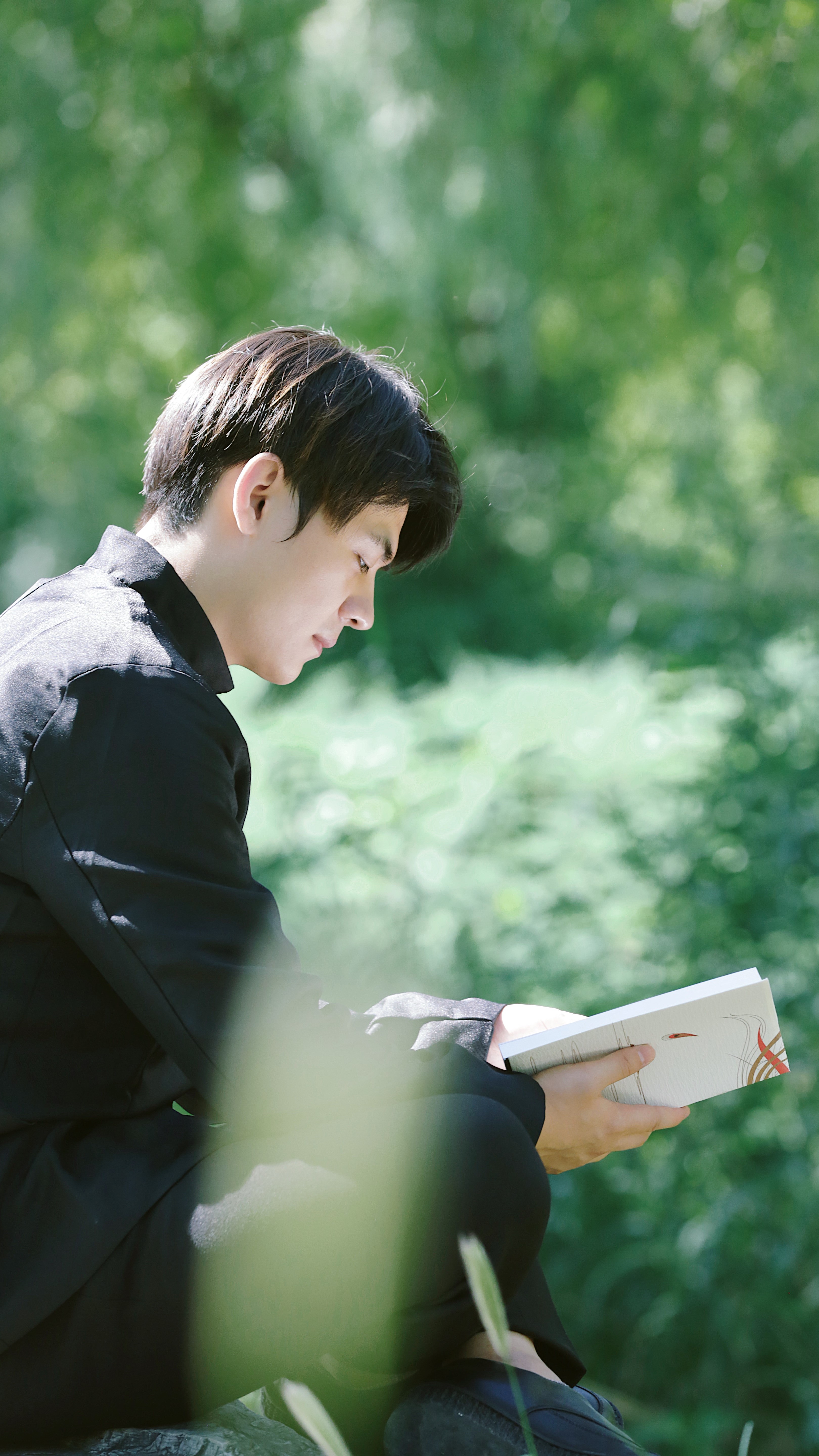 美女拍书的文艺照片,美女拍书照片