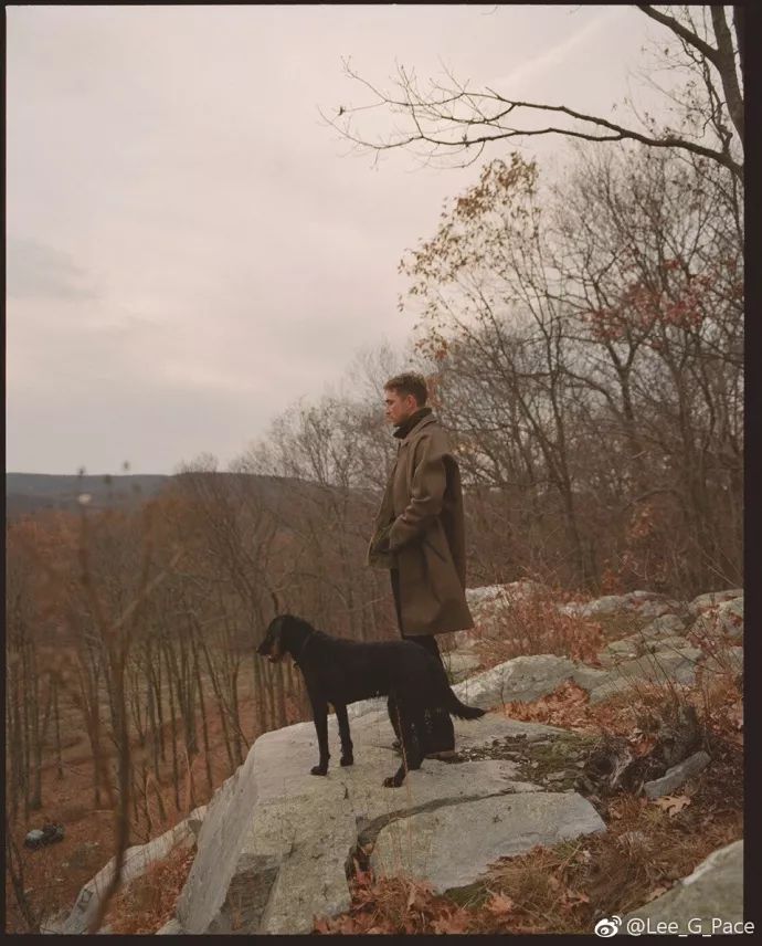 7年前惊艳世界的精灵王,如今在开拖拉机,“大王您养鸡都美”