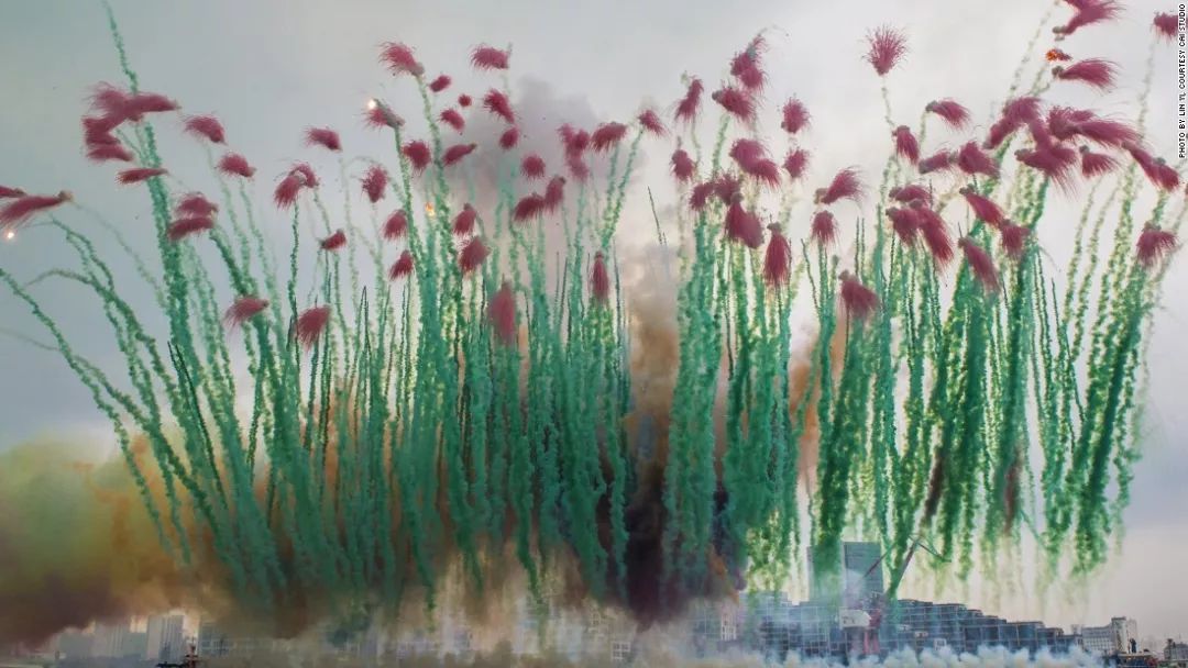 最会玩火的男人!他炸遍全世界却换来全网膜拜:美到窒息的神作