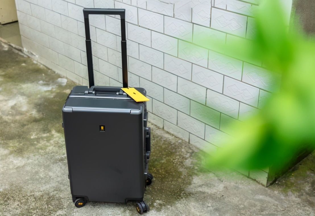 20寸登机箱地平线8号,最好的行李箱品牌推荐地平线8号