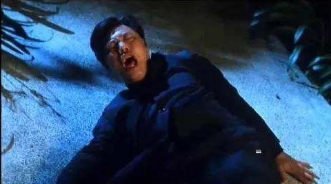 被星爷“报复”骗去跑龙套，只是因为初中同桌时比星爷帅