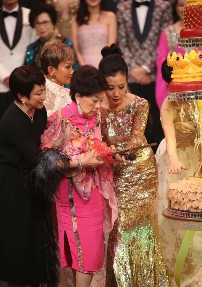 香港第一阔太甘比,香港第一阔太结局