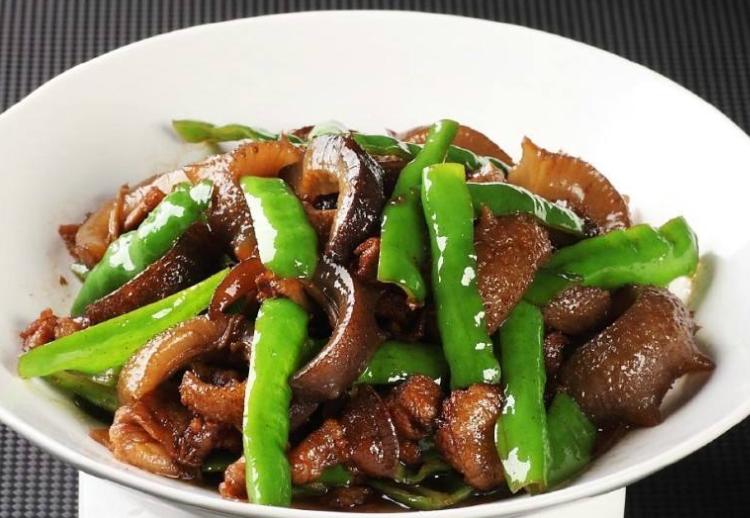 大厨教你炒海参的正确做法,海参的家常做法海参炒大葱