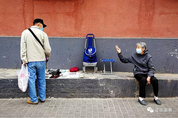 疫情期间还有人摆地摊吗,疫情期间摆摊生活的人