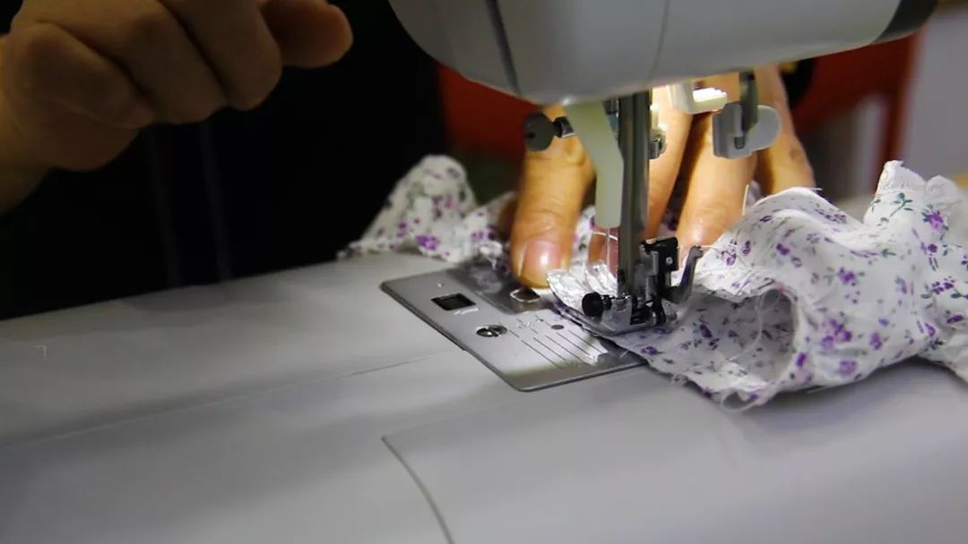 手残党制作娃娃衣服教程,衣物改造变玩偶