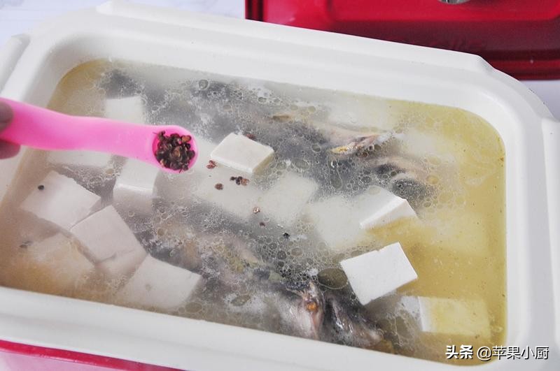 什么鱼炖豆腐好吃又营养,夏天吃什么鱼炖新鲜豆腐好