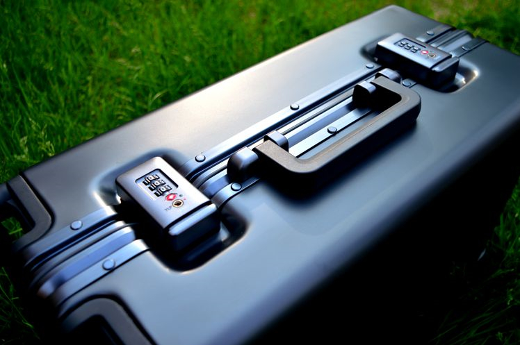 又要值乘了,放下背包拎起皮箱,地平线8号拉杆箱体验