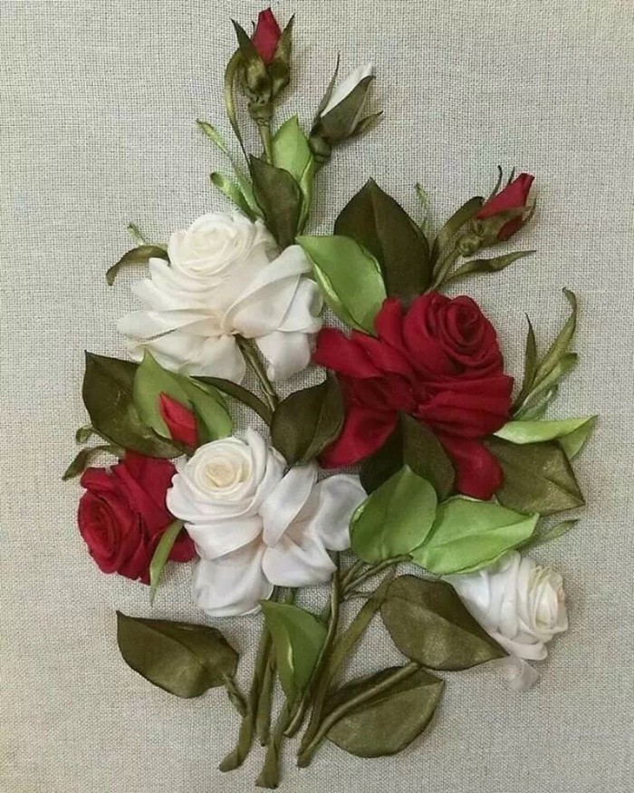 最新流行的十字手工刺绣,两条丝带绣的立体花瓣绣教程