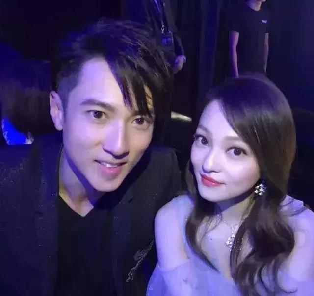 “过气”十年,凭什么她发个问号也能上热搜?