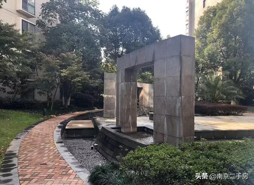 房价超7万/㎡！实探河西中部门禁超严小区，现场竟被圈粉了