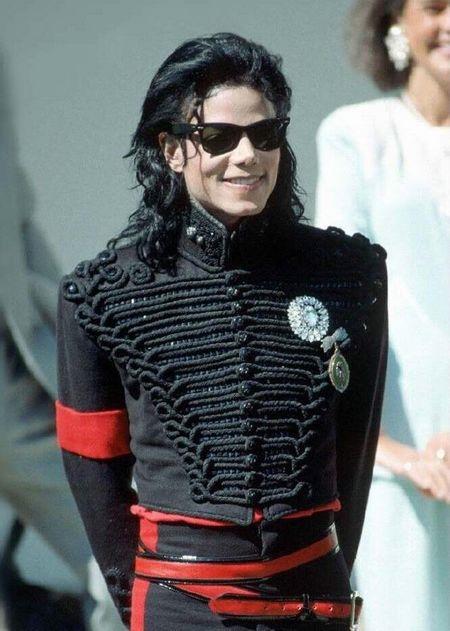 为什么说迈克尔杰克逊是天王巨星,迈克尔杰克逊巨星陨落之谜