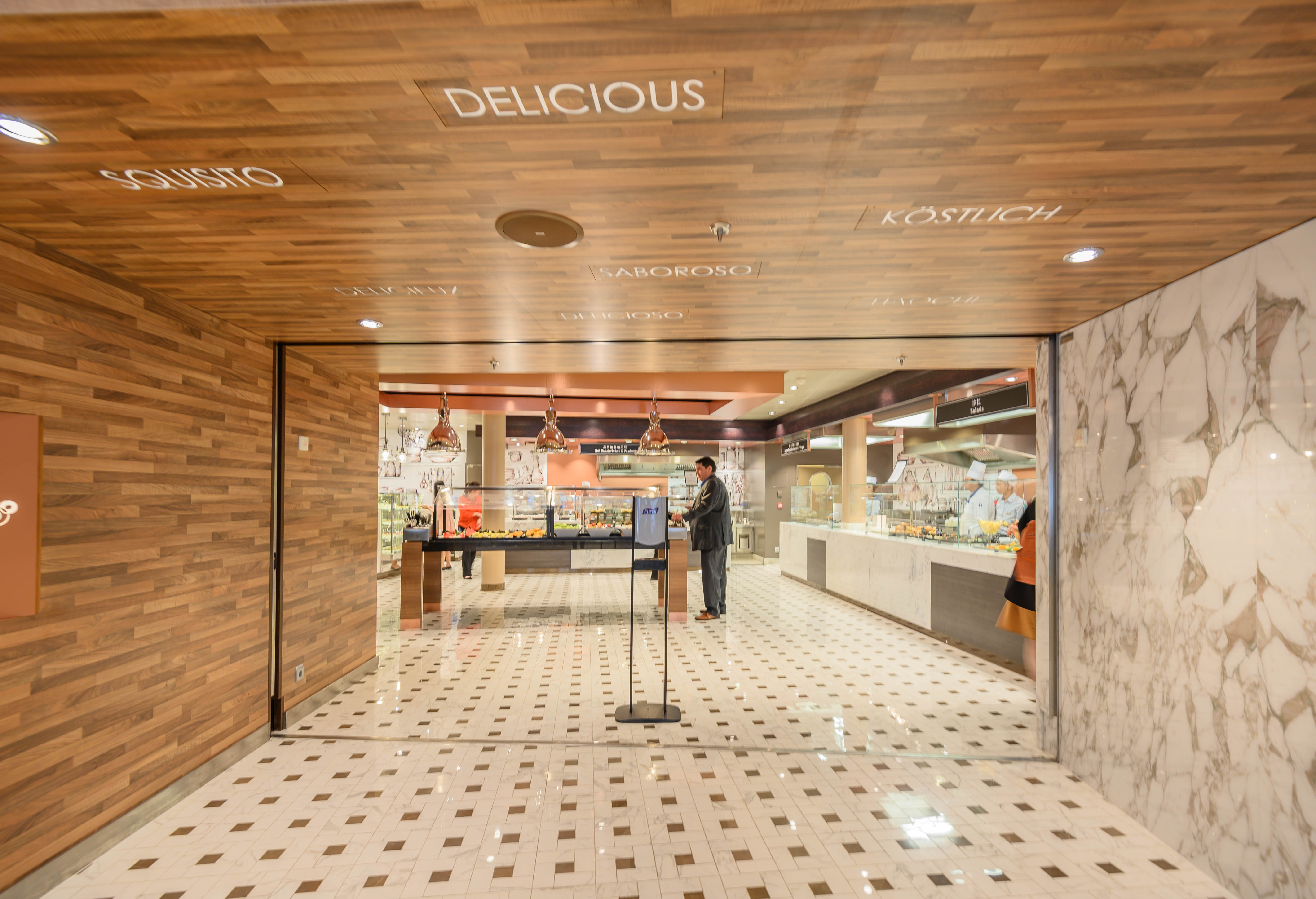 世界第一艘豪华邮轮,世界最大豪华邮轮首航