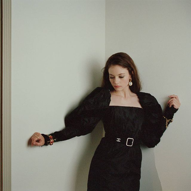 小仙女麦肯吉·弗依从小美到大,明眸皓齿,穿香奈儿礼服很贵气