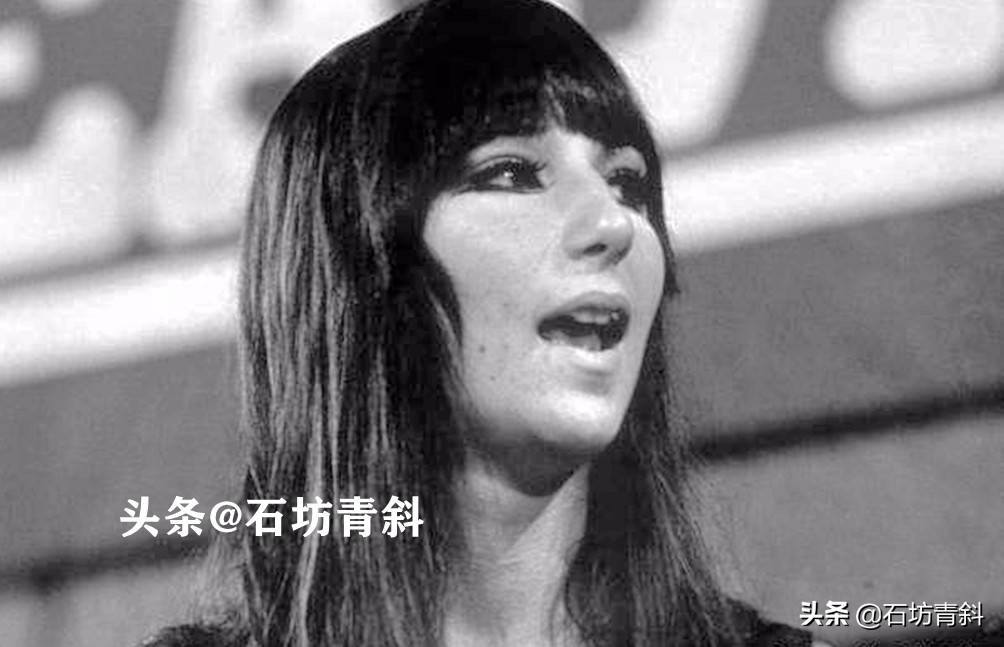 身边围绕无数小鲜肉,奇装异服的始祖,看她如何72变