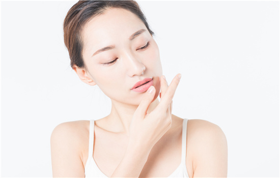 瑷尔博士水乳和cemoy水乳哪个好用,cemoy极地水乳和白金水乳什么区别