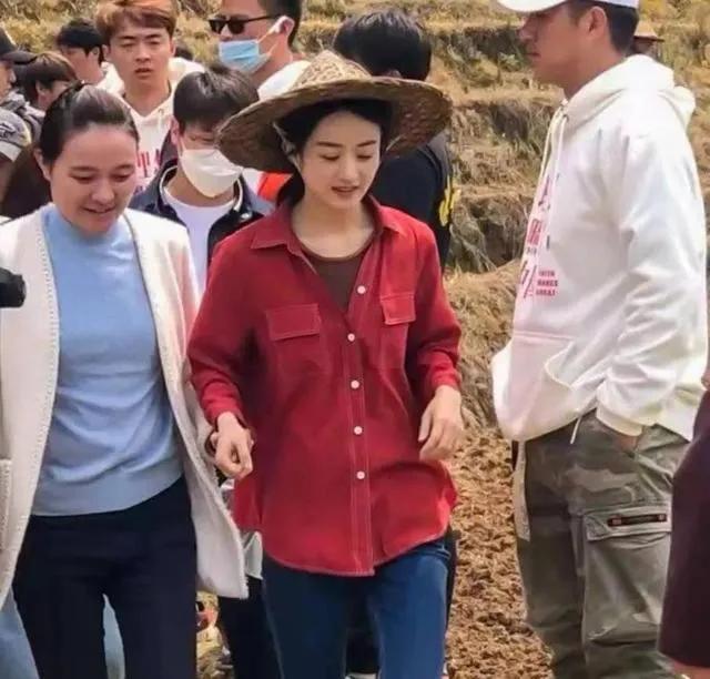 赵丽颖希望的田野什么时候杀青的,赵丽颖新剧杀青照