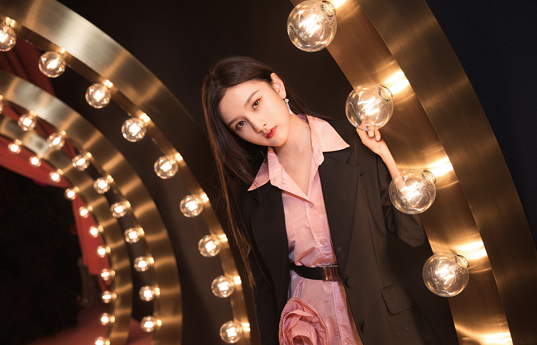 娱乐圈6位当红小花大PK，谁是你心中的最佳MiuMiu少女？