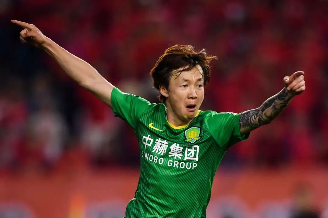 郑智功成身退缺席中国杯，谁又能接替“队魂”成为国足中场大梁？