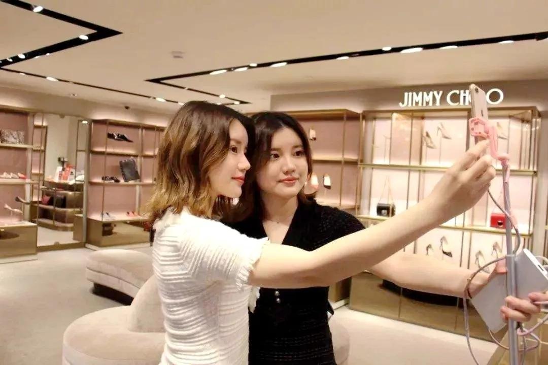 为什么最近服装不好卖了,为啥很多服装批发市场都在下滑