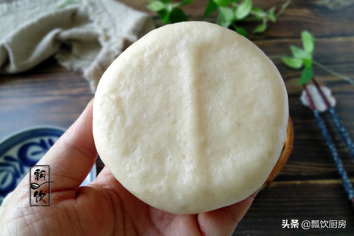 包子这做法，暄软白胖，不塌皮不磁底，放凉了不硬，比买的还暄腾