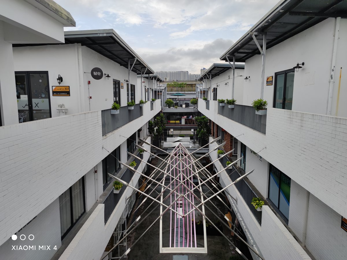 小米mix4和realme大师探索版,小米mix4全面屏效果